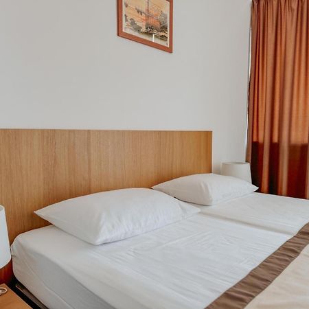 Motel Ljetni Raj Baska Voda Exterior photo
