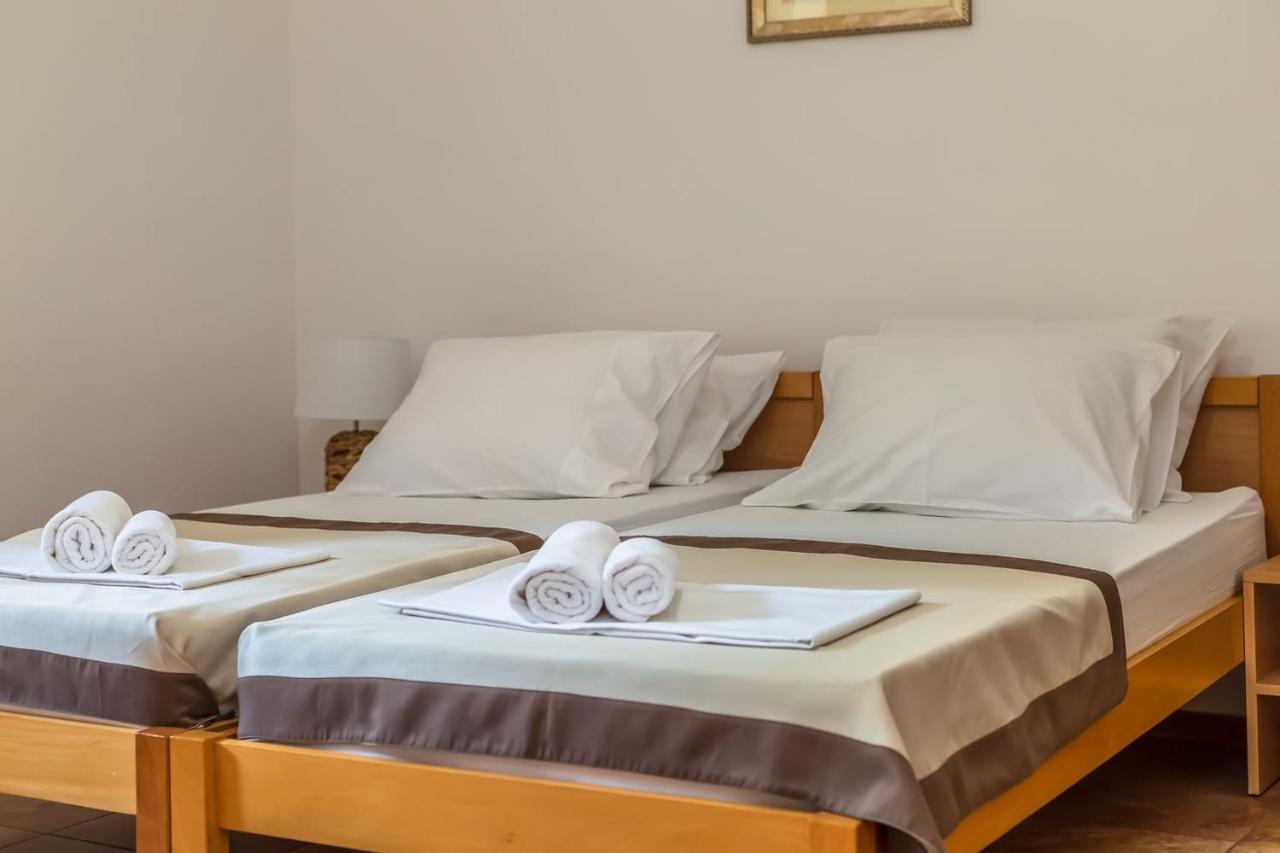 Motel Ljetni Raj Baska Voda Exterior photo